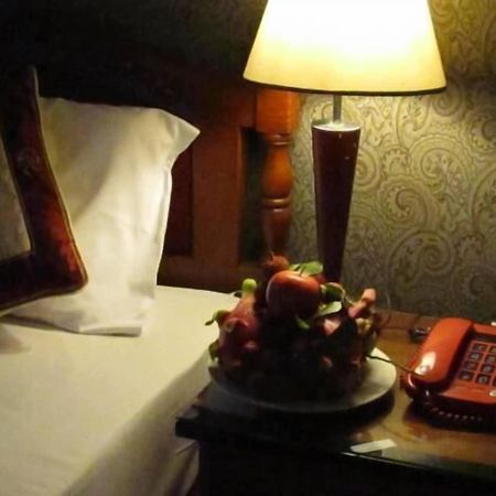 Hotel Khach San Trung Mai Thành Pho Ho Chí Minh Esterno foto