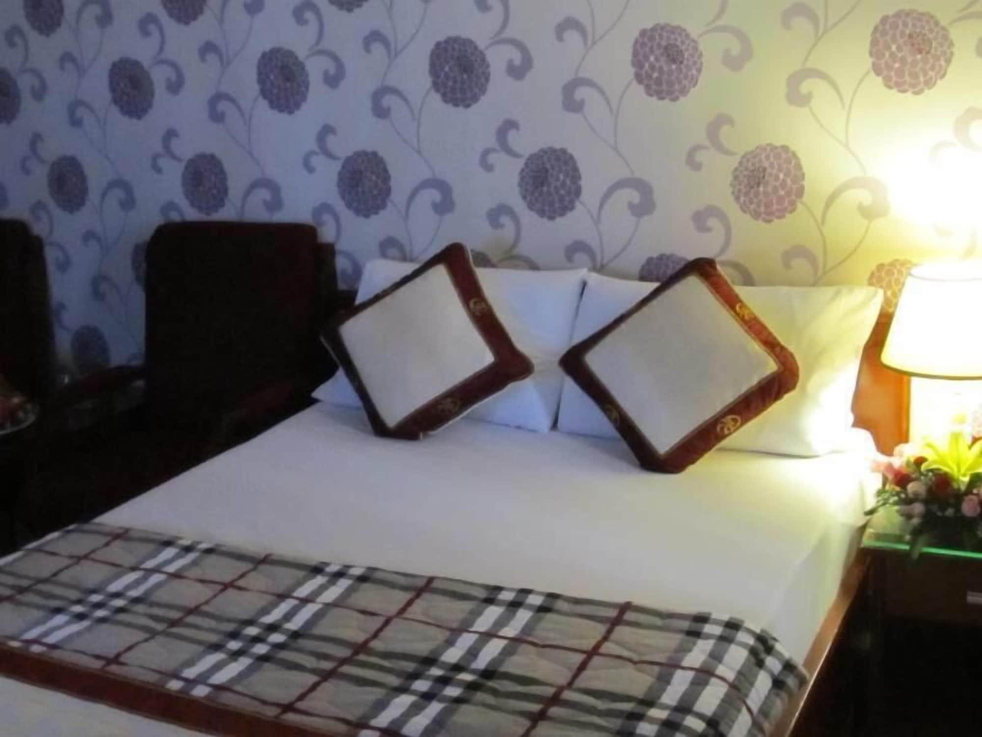 Hotel Khach San Trung Mai Thành Pho Ho Chí Minh Esterno foto