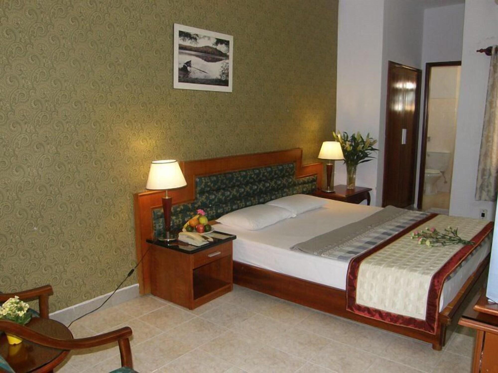 Hotel Khach San Trung Mai Thành Pho Ho Chí Minh Esterno foto