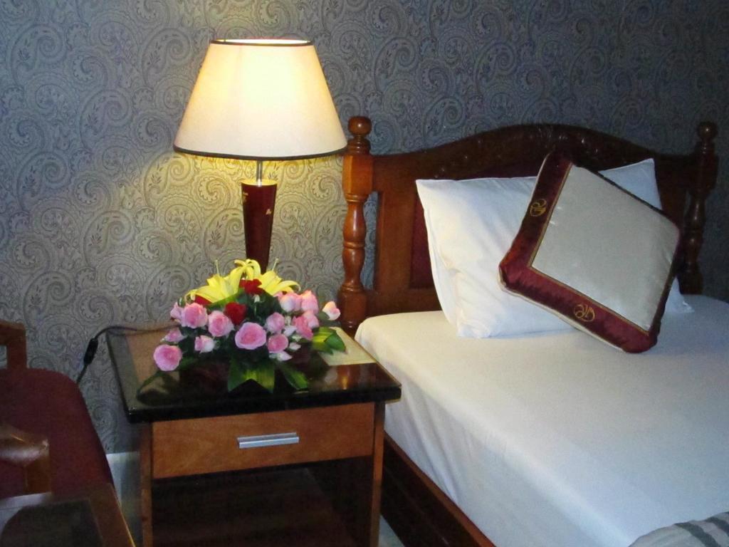 Hotel Khach San Trung Mai Thành Pho Ho Chí Minh Esterno foto