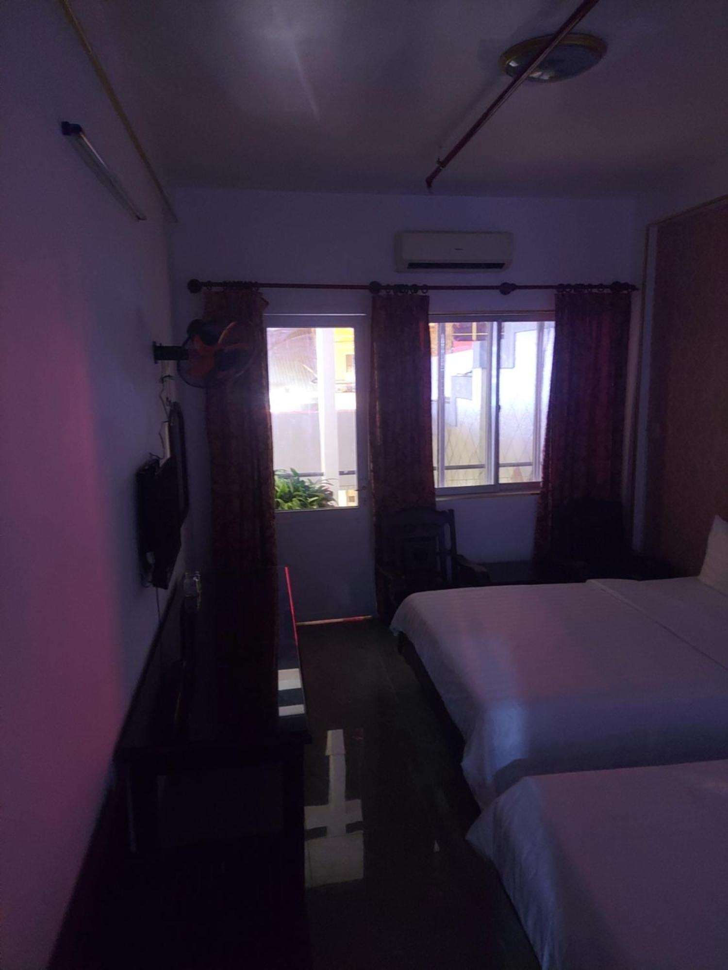 Hotel Khach San Trung Mai Thành Pho Ho Chí Minh Esterno foto