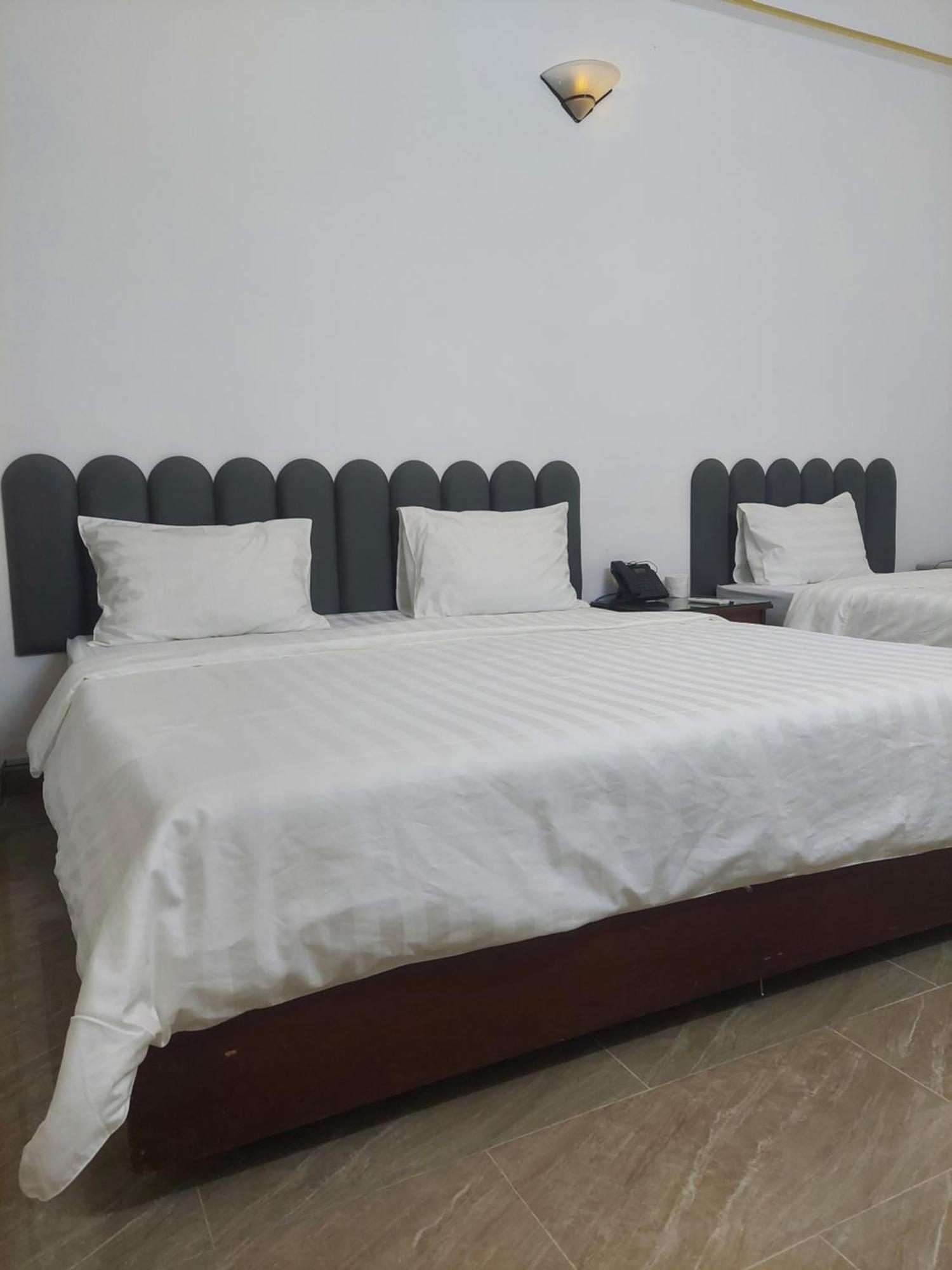 Hotel Khach San Trung Mai Thành Pho Ho Chí Minh Esterno foto