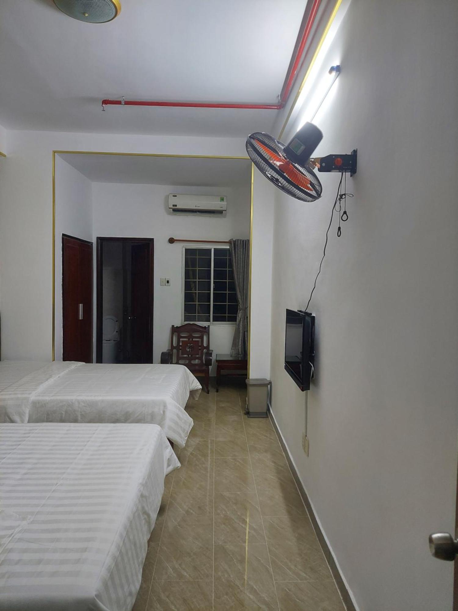 Hotel Khach San Trung Mai Thành Pho Ho Chí Minh Esterno foto