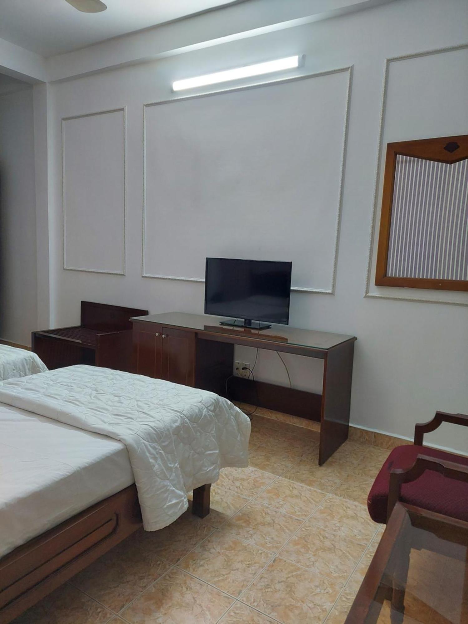 Hotel Khach San Trung Mai Thành Pho Ho Chí Minh Esterno foto