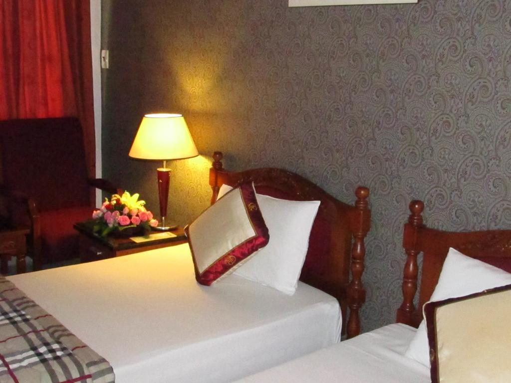 Hotel Khach San Trung Mai Thành Pho Ho Chí Minh Esterno foto