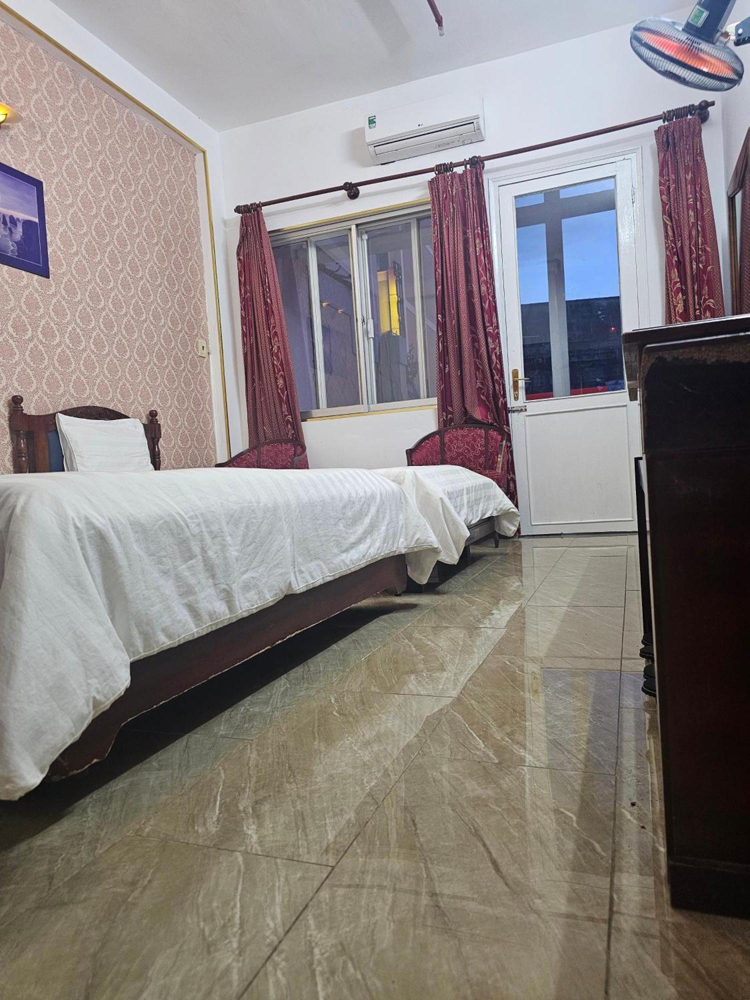 Hotel Khach San Trung Mai Thành Pho Ho Chí Minh Esterno foto