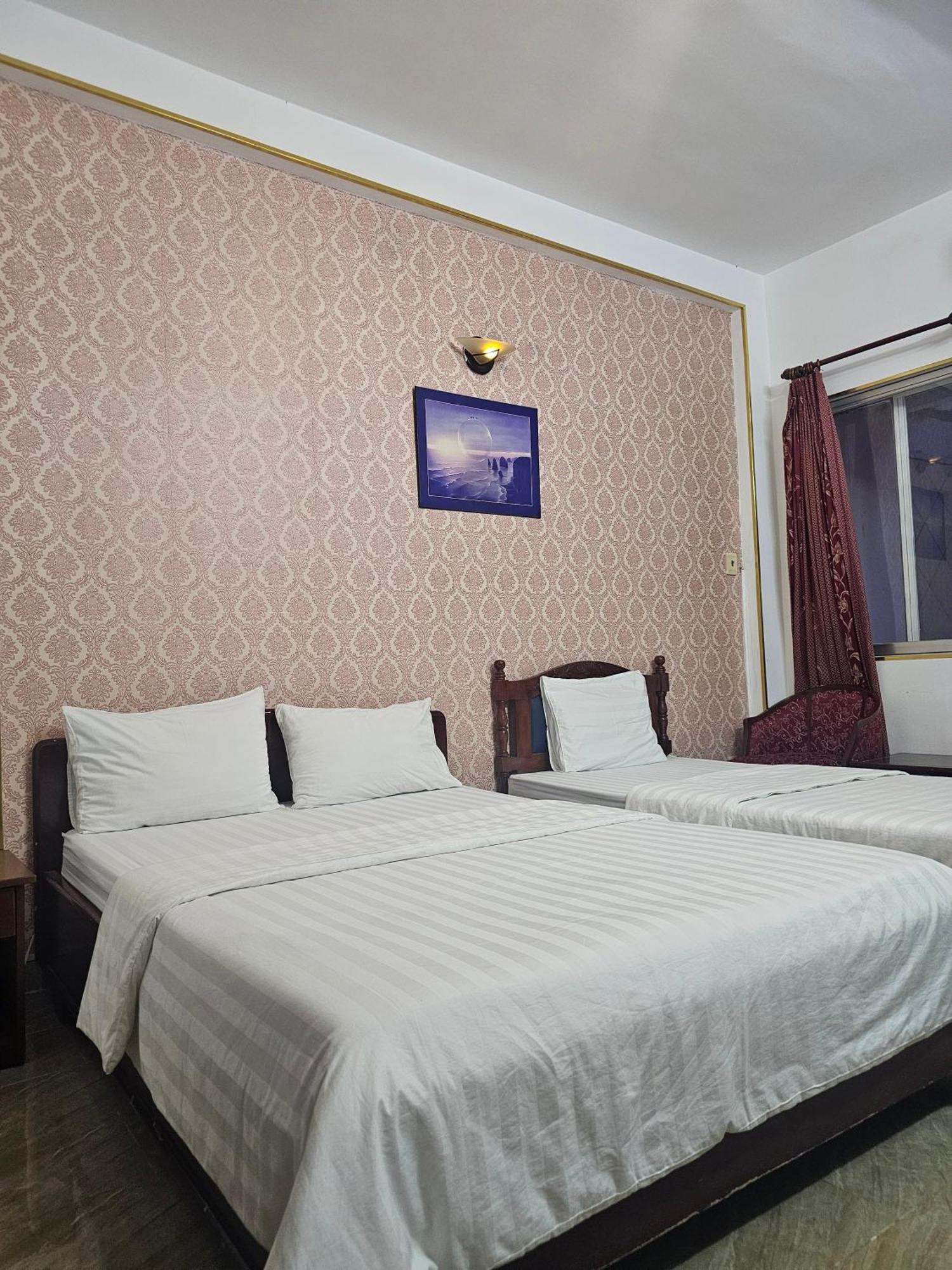 Hotel Khach San Trung Mai Thành Pho Ho Chí Minh Esterno foto