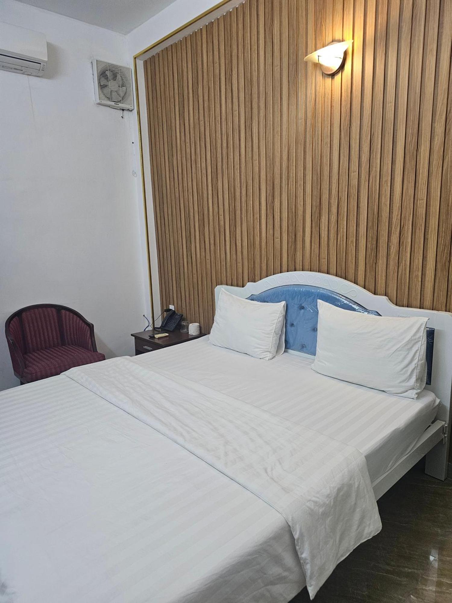 Hotel Khach San Trung Mai Thành Pho Ho Chí Minh Esterno foto