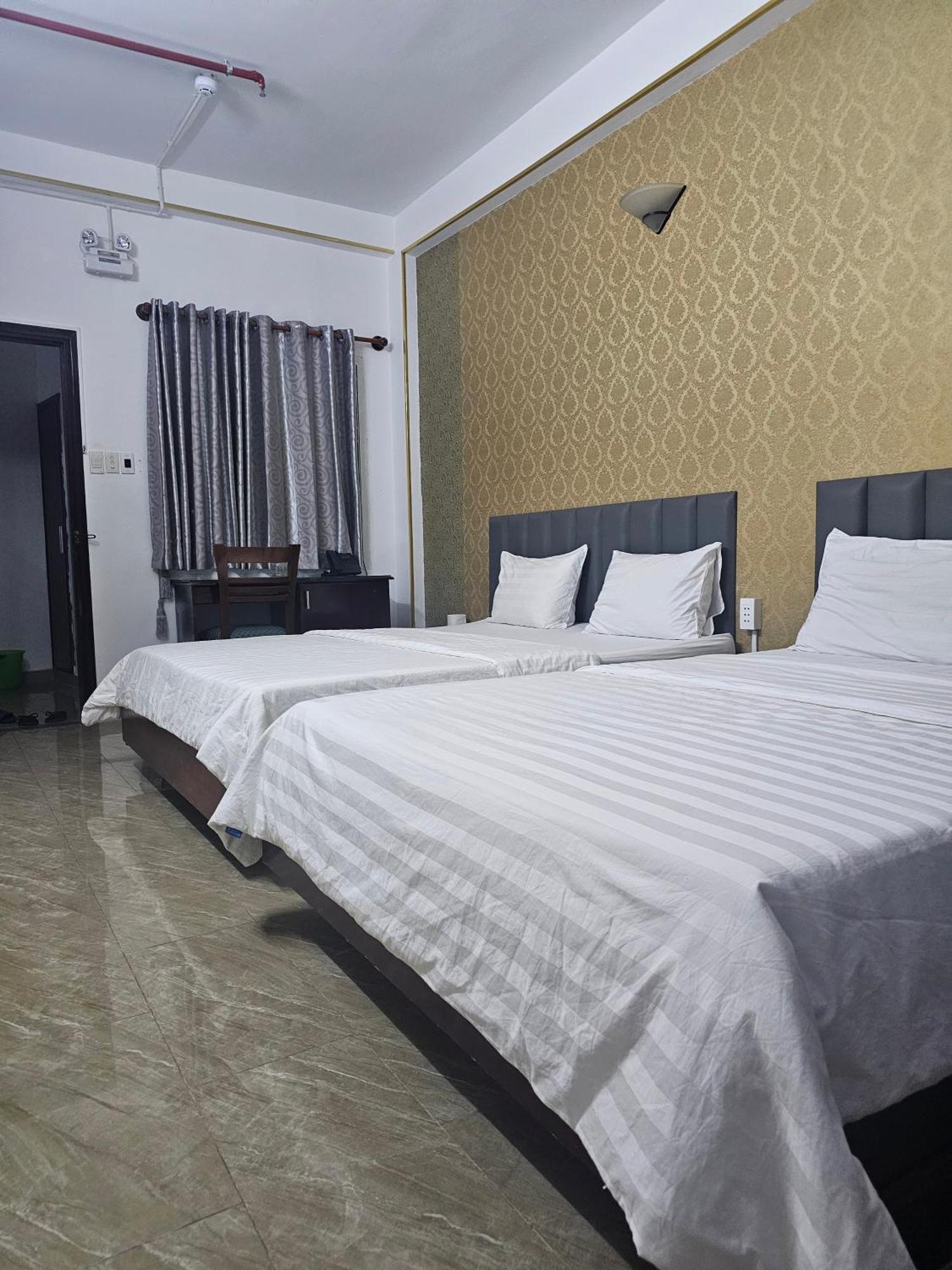 Hotel Khach San Trung Mai Thành Pho Ho Chí Minh Esterno foto