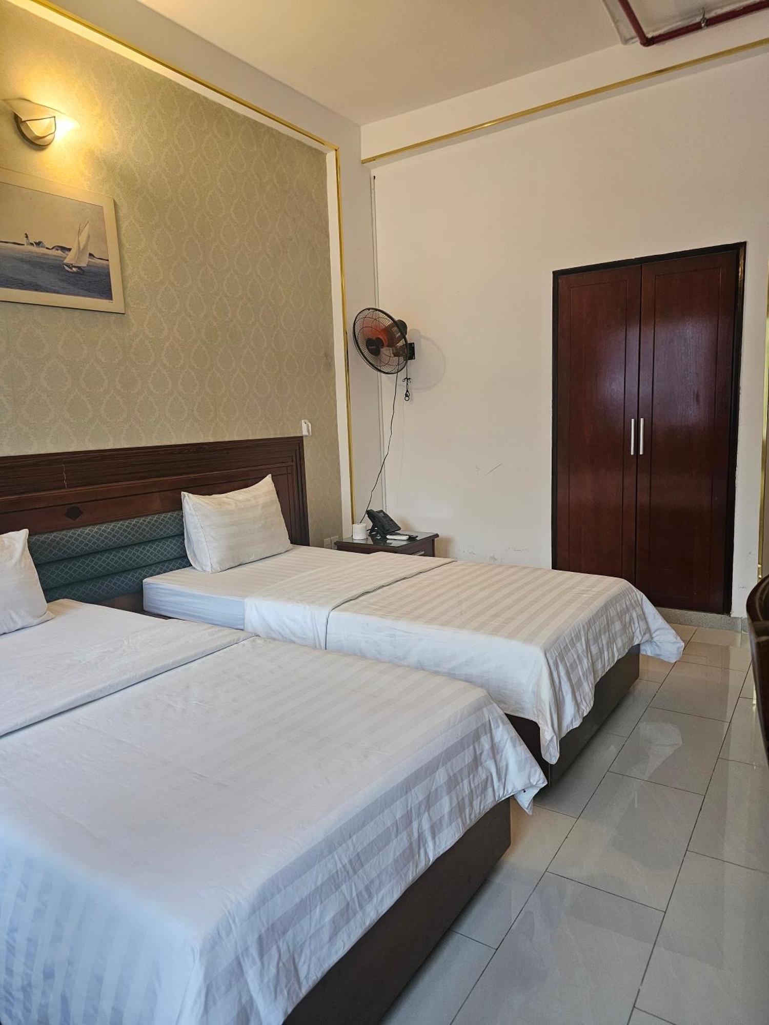 Hotel Khach San Trung Mai Thành Pho Ho Chí Minh Esterno foto
