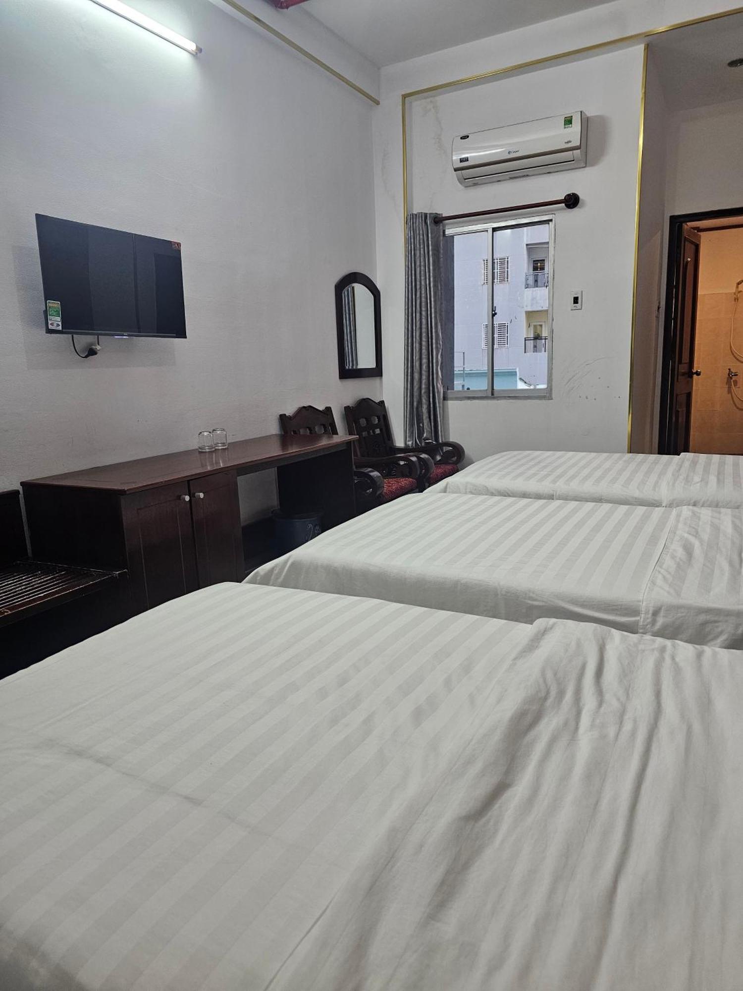 Hotel Khach San Trung Mai Thành Pho Ho Chí Minh Esterno foto