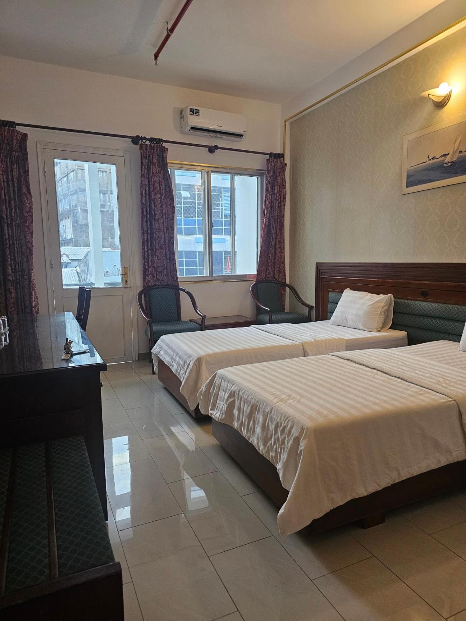 Hotel Khach San Trung Mai Thành Pho Ho Chí Minh Esterno foto