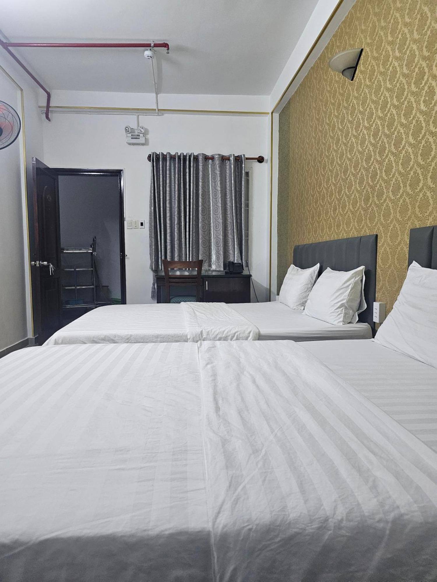 Hotel Khach San Trung Mai Thành Pho Ho Chí Minh Esterno foto