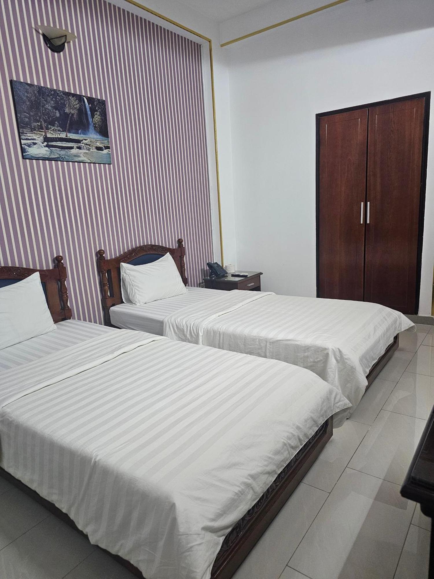 Hotel Khach San Trung Mai Thành Pho Ho Chí Minh Esterno foto