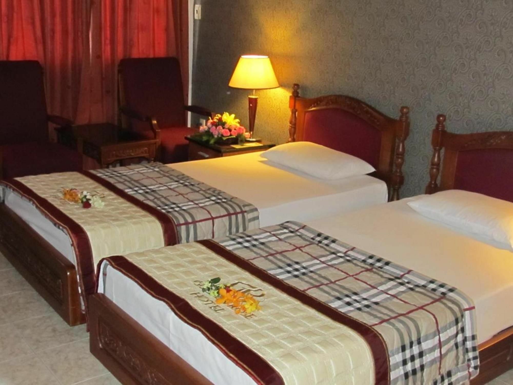 Hotel Khach San Trung Mai Thành Pho Ho Chí Minh Esterno foto