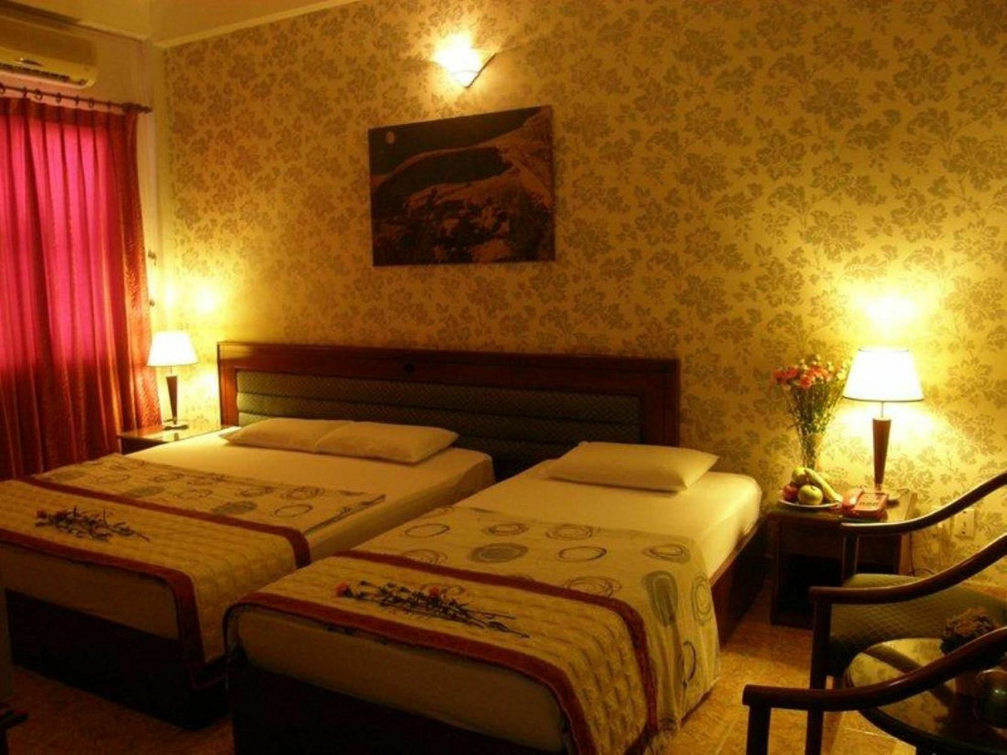 Hotel Khach San Trung Mai Thành Pho Ho Chí Minh Esterno foto