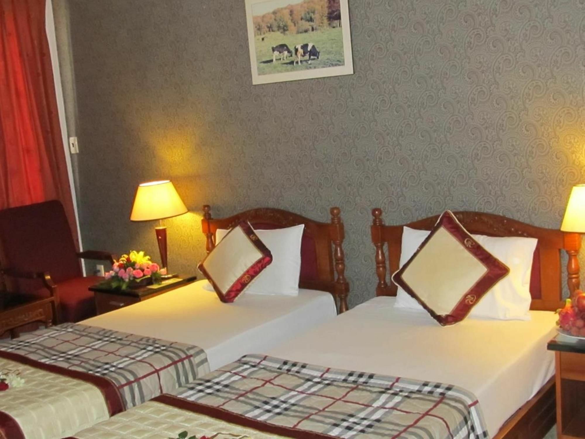 Hotel Khach San Trung Mai Thành Pho Ho Chí Minh Esterno foto
